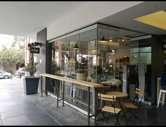 102M² RETAIL TO LET IN DE WATERKANT